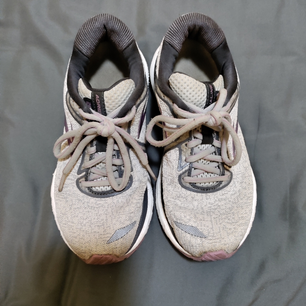 Brooks adrenaline GTS gray size 6